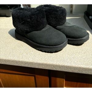 UGG Bootie Black with Fur